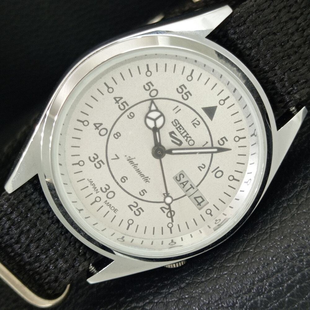 Vintage 1975 Seiko Automatic Mens Silver Watch W/daydate & Silver accents